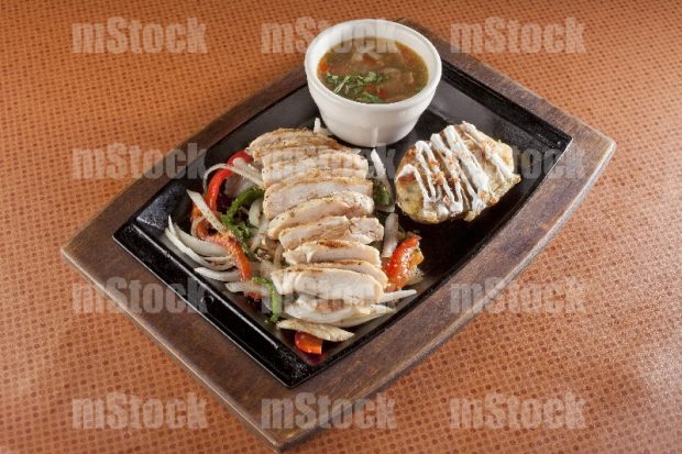 Fajitas de Pollo con pimientos y charros