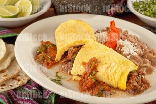 Omelette de machaca a la mexicana con salsa