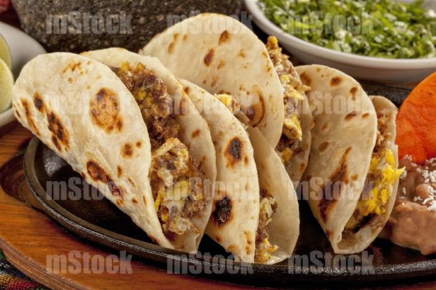 Tacos de machaca con huevo en harina