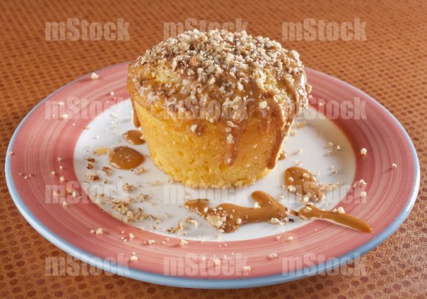 Quequito de pan de elote con nuez
