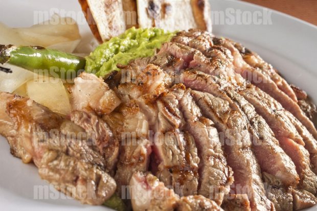 Rib eye sin hueso con guacamole