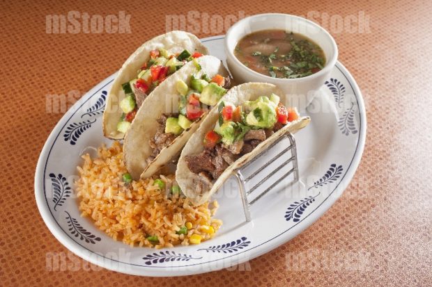 Tacos de Carne asada con arroz y charros