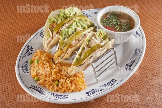 Tacos de pollo con guacamole