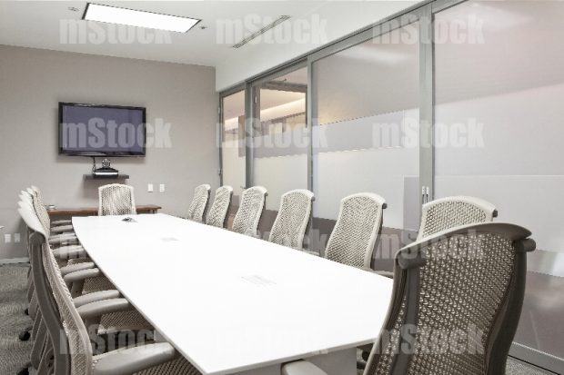 Mesa de Trabajo en Sala de Juntas