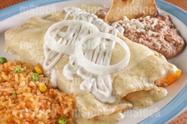 Enchiladas de Queso en salsa blanca cremosa