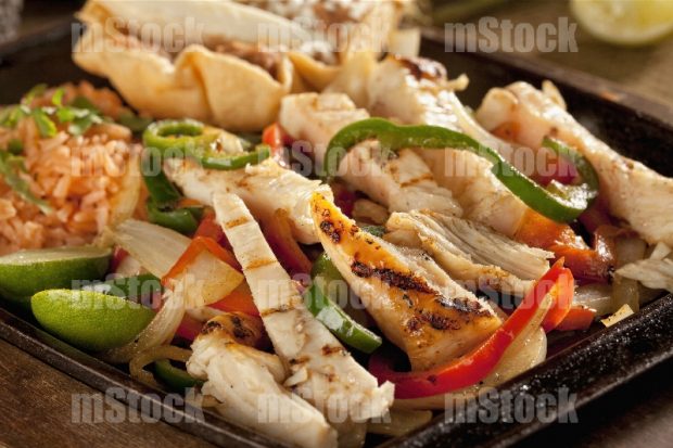 Fajitas de pollo asado con pimientos
