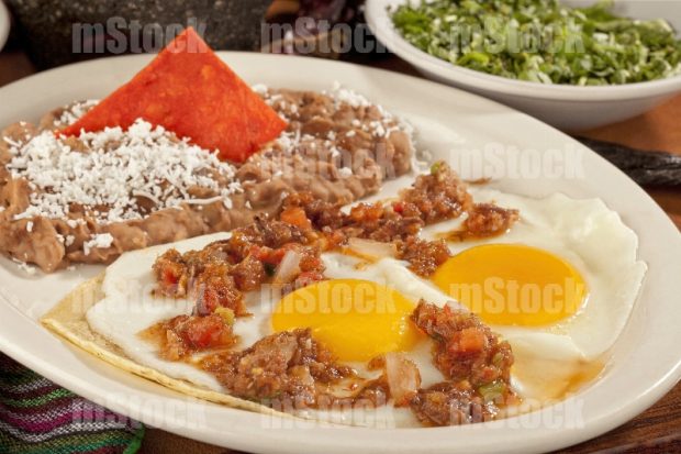 Huevos Rancheros con frijoles