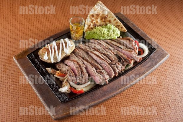 Parrillada de Fajita de Res con guacamole