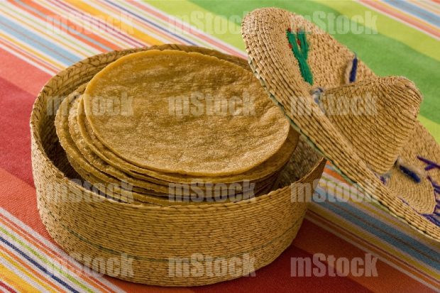 Tortillas de Maíz amarillas en tortillero